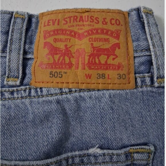 Levis Jeans Mens 38x30 Blue Denim 505 Regular Fit Water Less Stone Wash - Picture 3 of 12